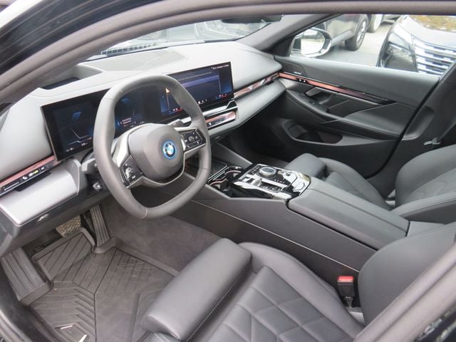 2025 BMW i5 xDrive40 (Clear Title) - 22945634 - 6