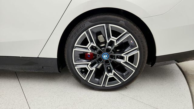 2025 BMW i5 xDrive40 w/ M Sport, Premium & Driving Assistance Pro. Packages - 22950761 - 8