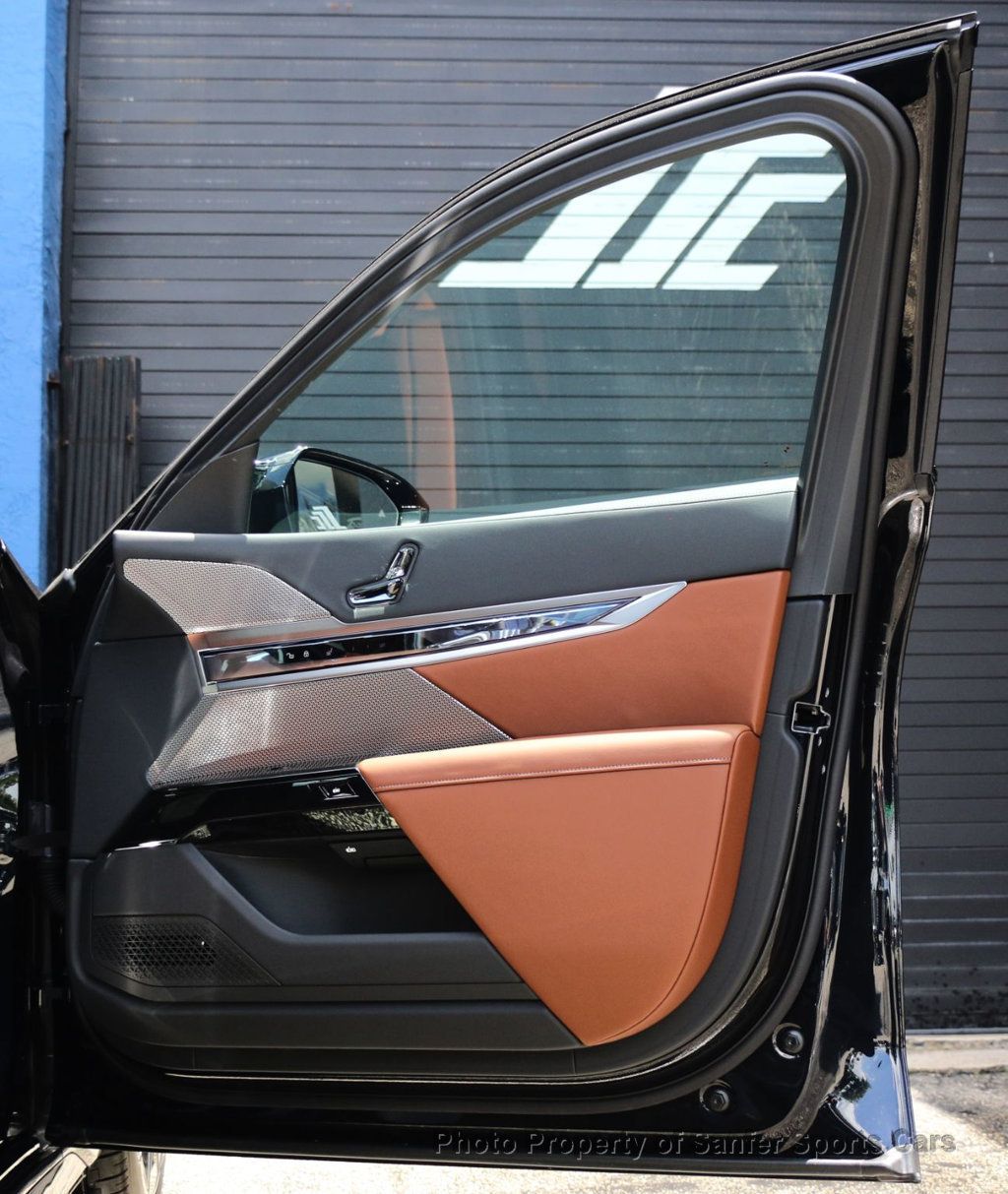 2025 BMW i7 M70 - 22871510 - 21