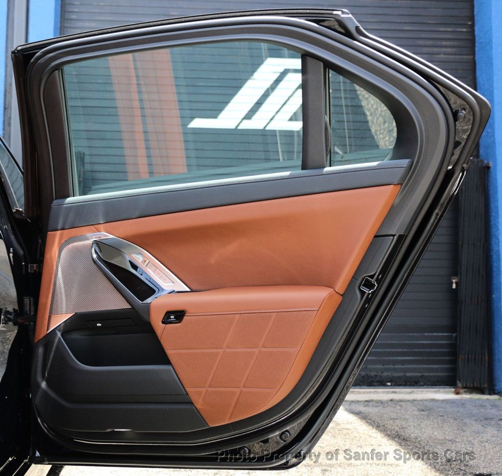 2025 BMW i7 M70 - 22871510 - 23