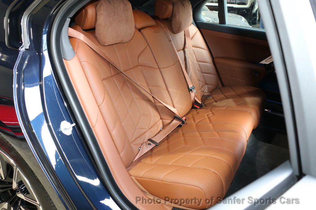 2025 BMW i7 M70 - 22871510 - 36