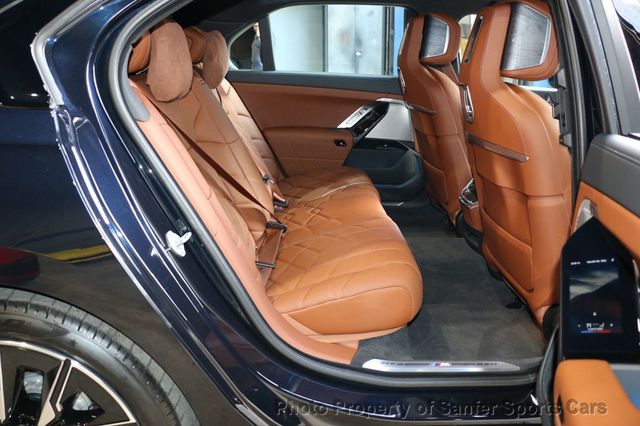 2025 BMW i7 M70 - 22871510 - 37