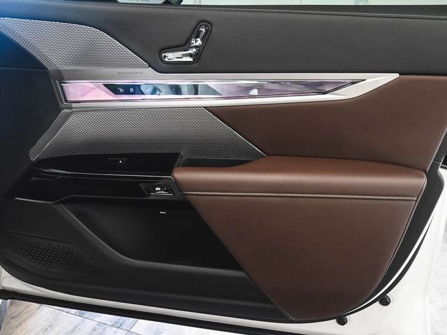 2025 BMW i7 xDrive60 - 22954007 - 9