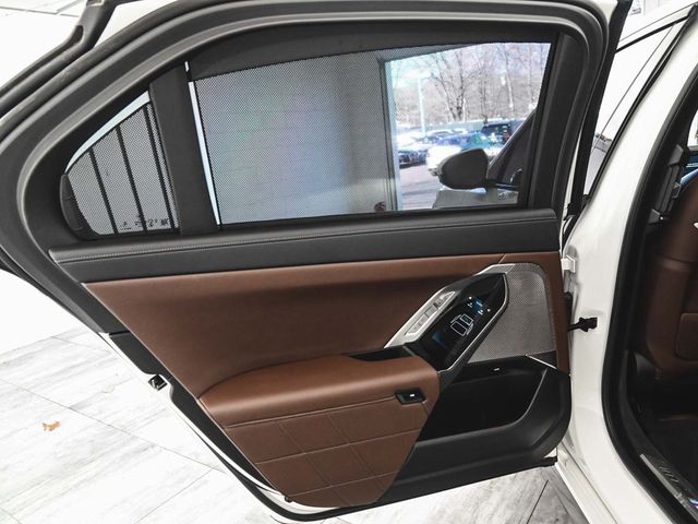 2025 BMW i7 xDrive60 - 22954007 - 11