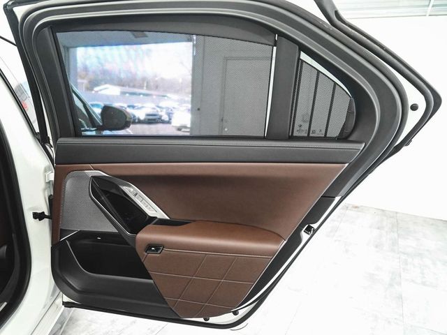 2025 BMW i7 xDrive60 - 22954007 - 13