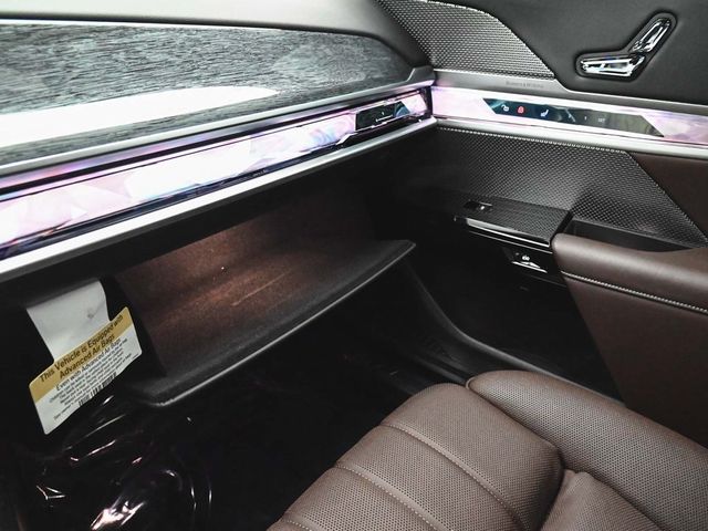 2025 BMW i7 xDrive60 - 22954007 - 19