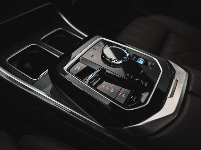 2025 BMW i7 xDrive60 - 22954007 - 31
