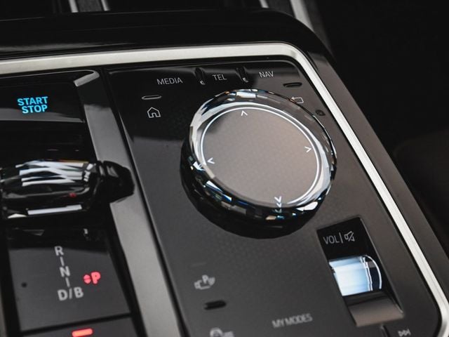 2025 BMW i7 xDrive60 - 22954007 - 32