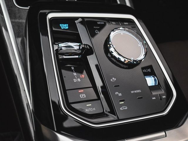2025 BMW i7 xDrive60 - 22954007 - 33