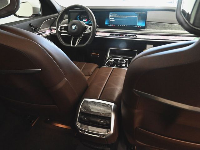 2025 BMW i7 xDrive60 - 22954007 - 38