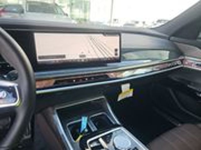 2025 BMW i7 xDrive60 - 22954007 - 3