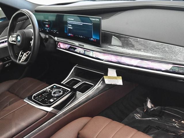 2025 BMW i7 xDrive60 - 22954007 - 40