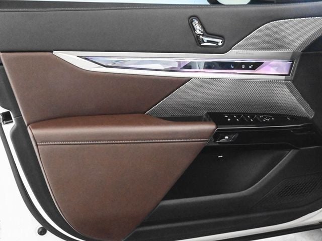 2025 BMW i7 xDrive60 - 22954007 - 7