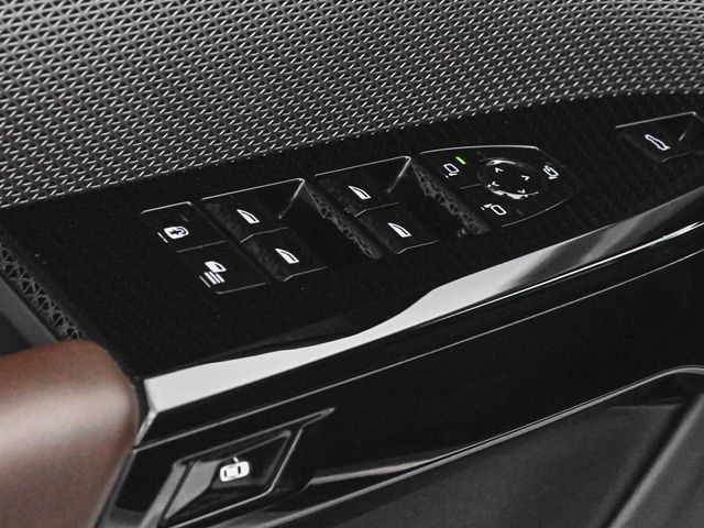 2025 BMW i7 xDrive60 - 22954007 - 8