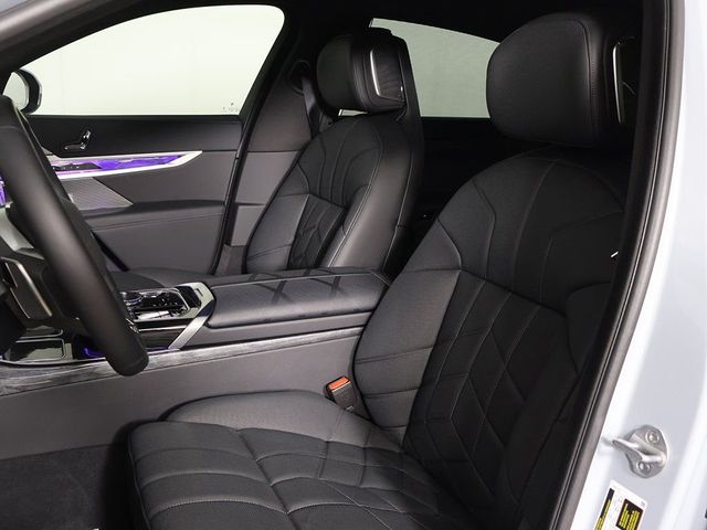 2025 BMW i7 xDrive60 - 23078992 - 29