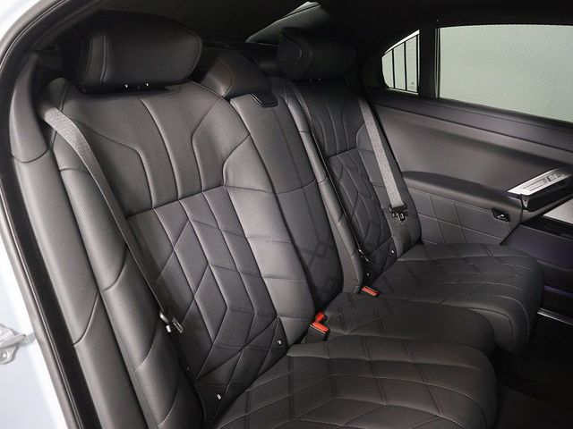 2025 BMW i7 xDrive60 - 23078992 - 33