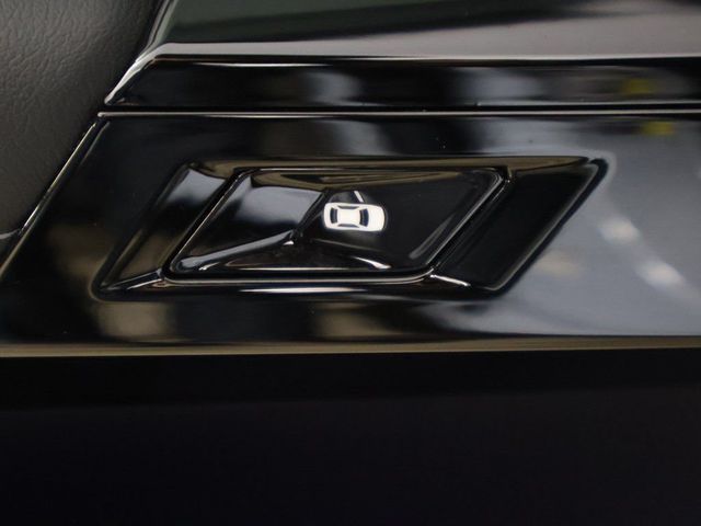 2025 BMW i7 xDrive60 - 23078992 - 38