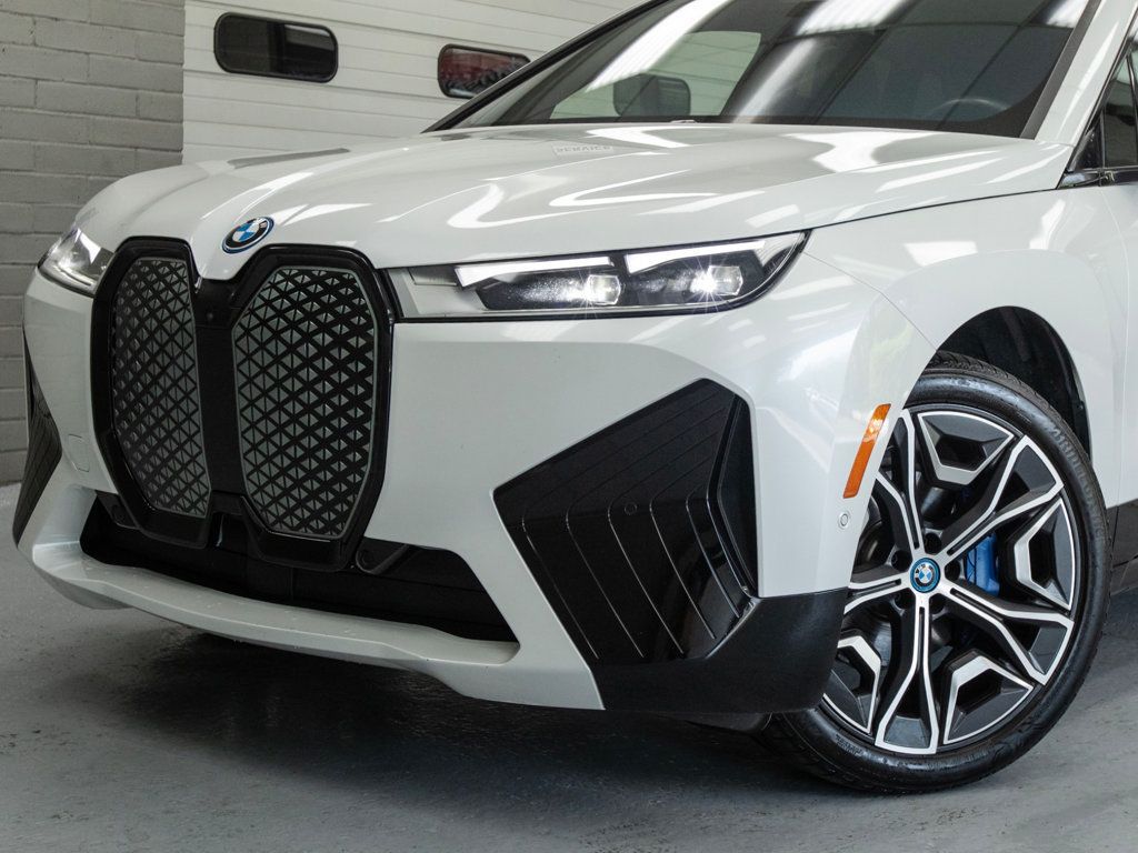 BMW iX photo 11