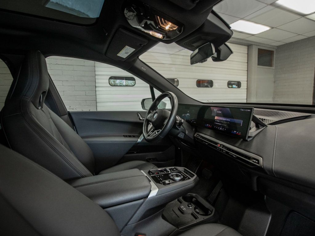 BMW iX photo 12