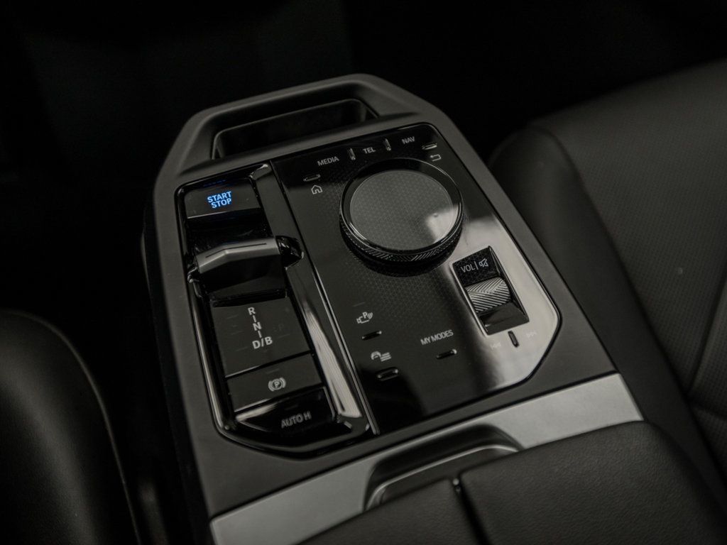 BMW iX photo 18