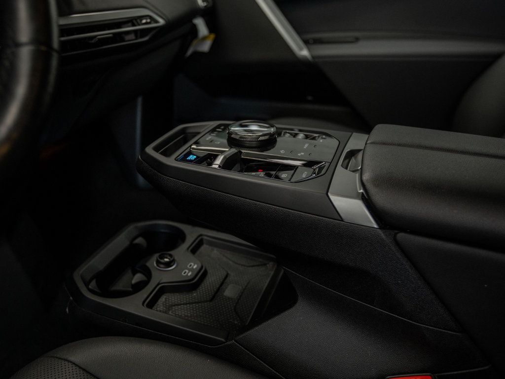 BMW iX photo 21