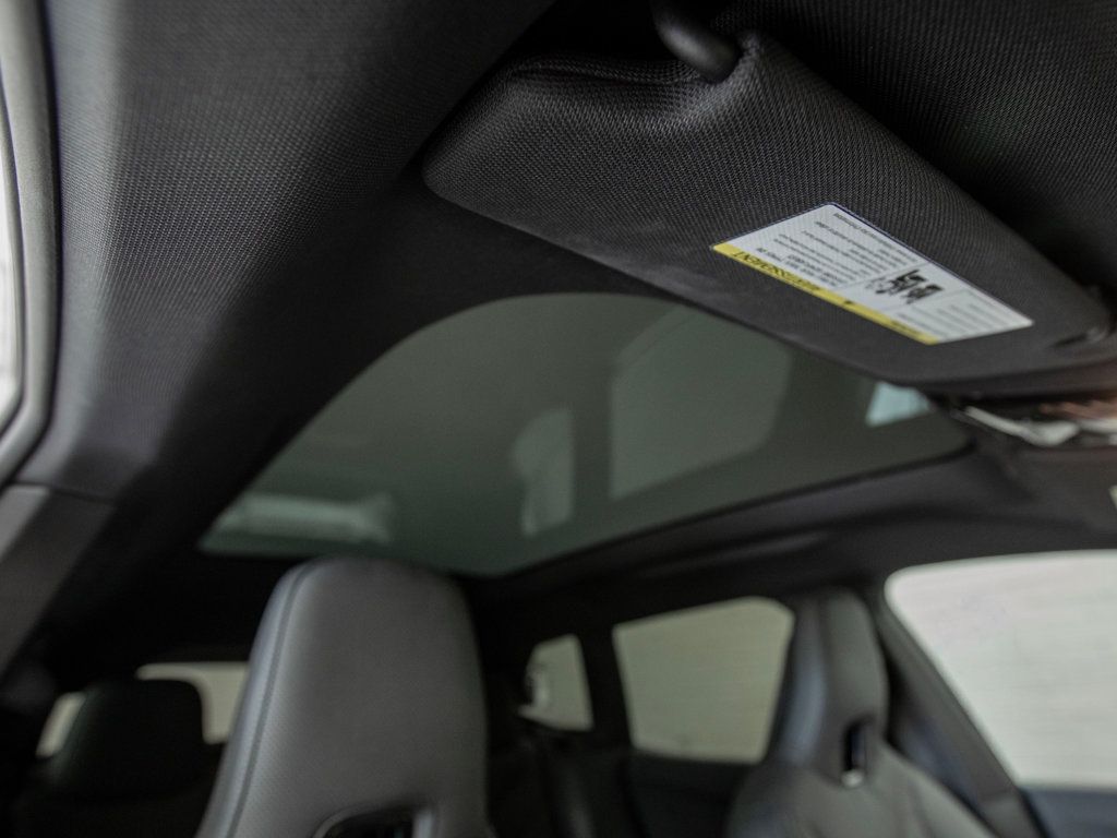 BMW iX photo 22
