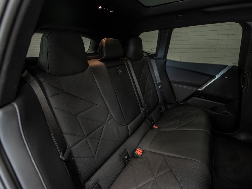 BMW iX photo 23