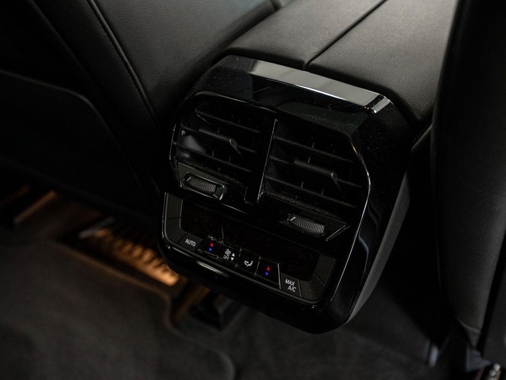 BMW iX photo 24