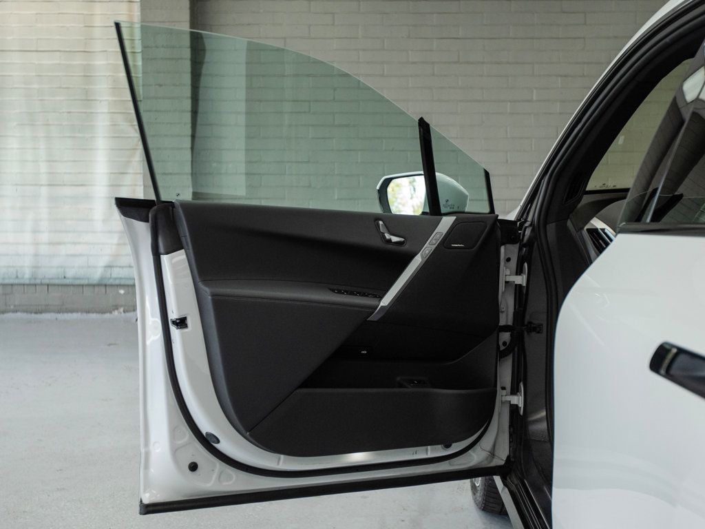 BMW iX photo 25