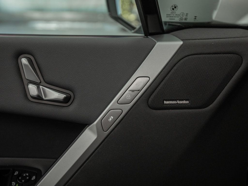 BMW iX photo 26