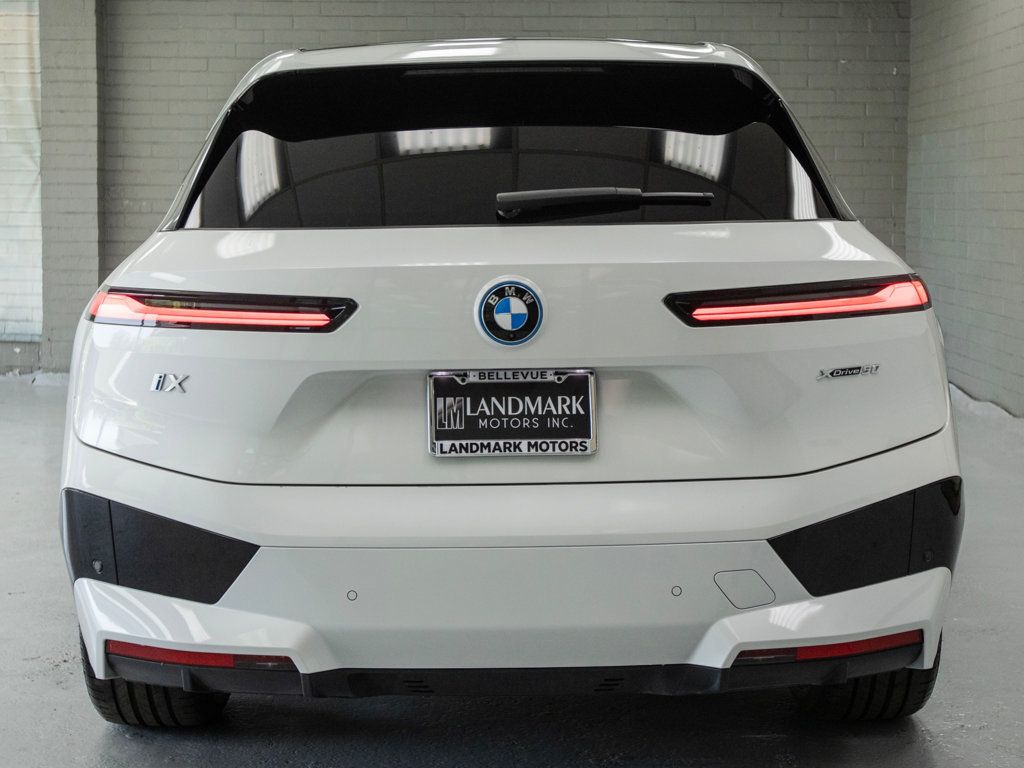 BMW iX photo 27