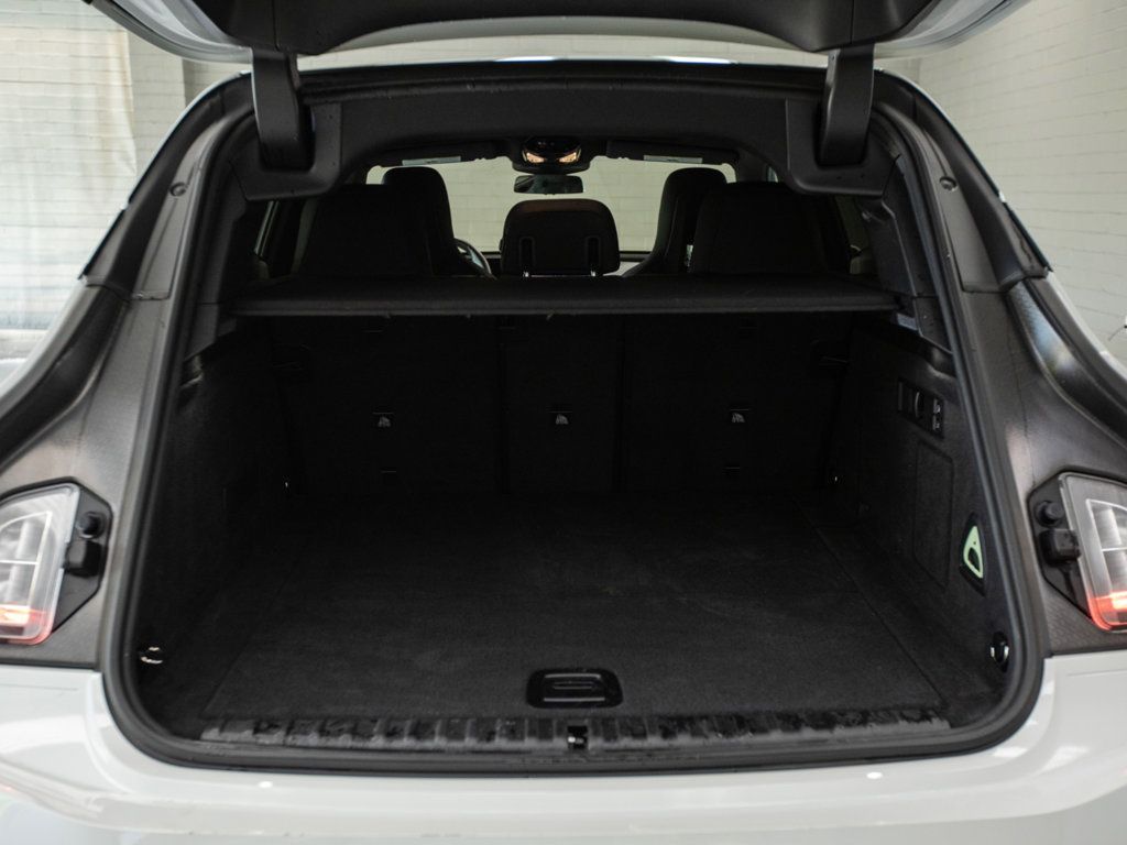 BMW iX photo 28