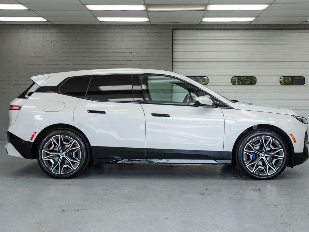 BMW iX photo 3