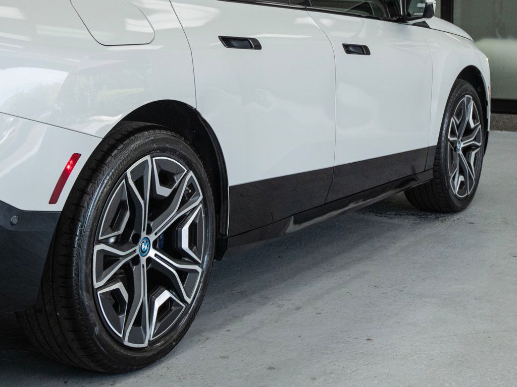 BMW iX photo 31