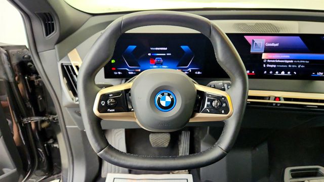 2025 BMW iX xDrive50 SAV w/ Driver Assist Pro, Convenience & Sport Pkg - 23040958 - 11