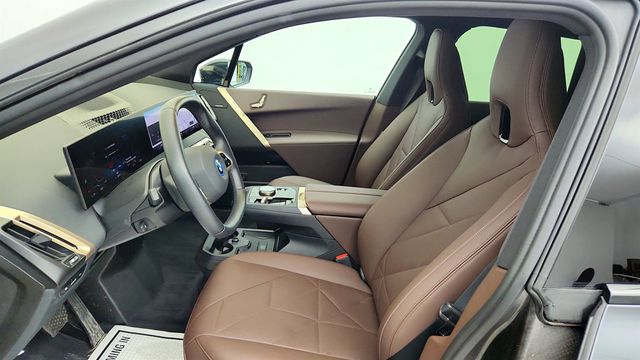 2025 BMW iX xDrive50 SAV w/ Driver Assist Pro, Convenience & Sport Pkg - 23040958 - 16