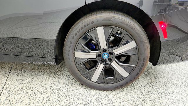 2025 BMW iX xDrive50 SAV w/ Driver Assist Pro, Convenience & Sport Pkg - 23040958 - 8
