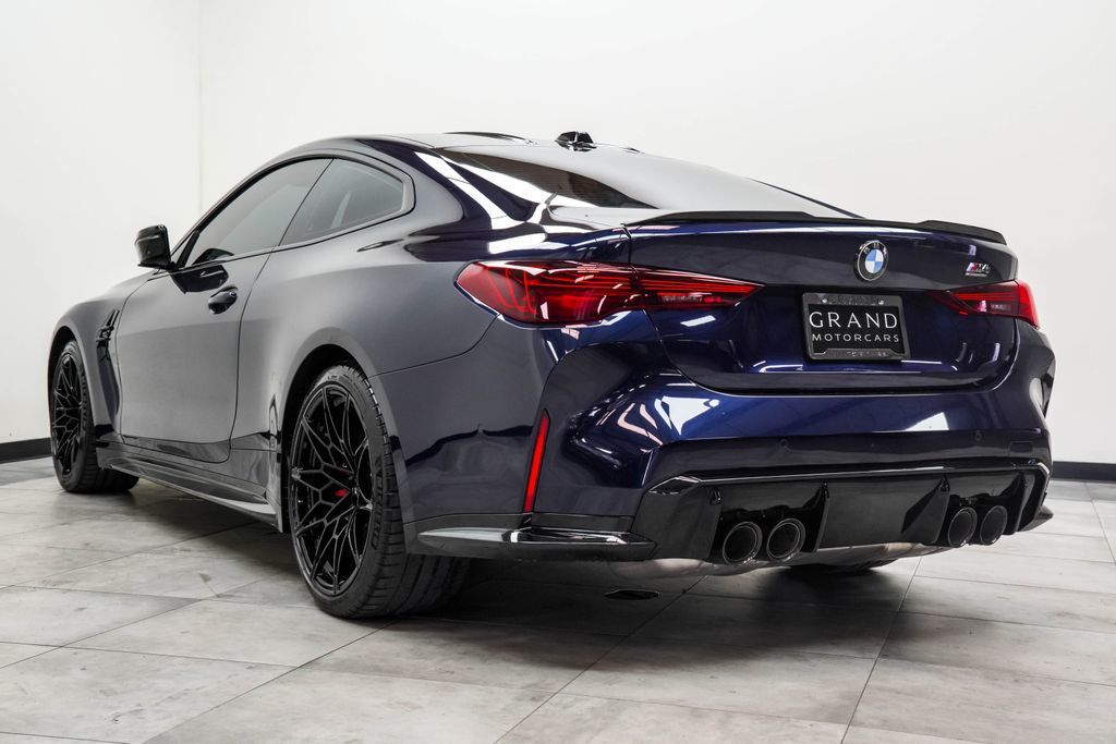 BMW M4 photo 11