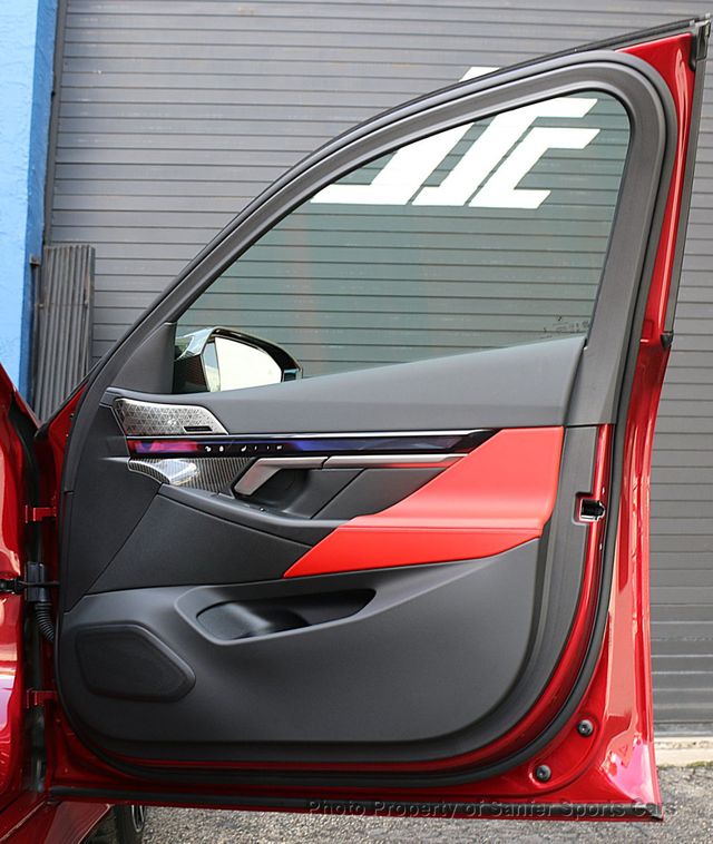 2025 BMW M5  - 22999652 - 22