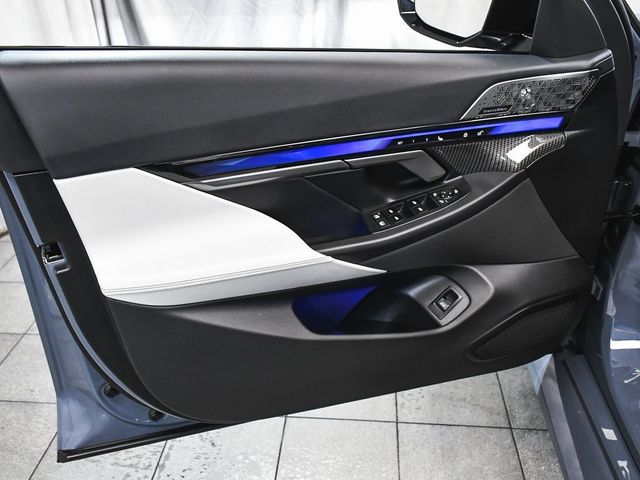 2025 BMW M5 Base - 22925612 - 8