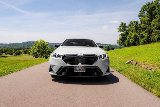 2025 BMW M5 MSRP$128800/CarbonPkg/DrivingAssistanceProfessionalPkg/NAV - 23054396 - 1