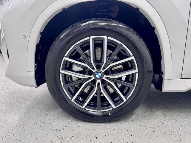 2025 BMW X1 xDrive28i Sports Activity Vehicle - 22925967 - 40