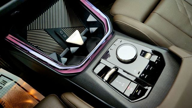 2025 BMW X3 30 xDrive SAV w/ Premium & Driving Assistance Professional Pkgs - 23009496 - 16