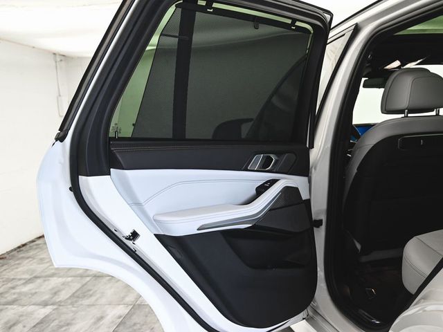 2025 BMW X5 M60i - 23039549 - 11