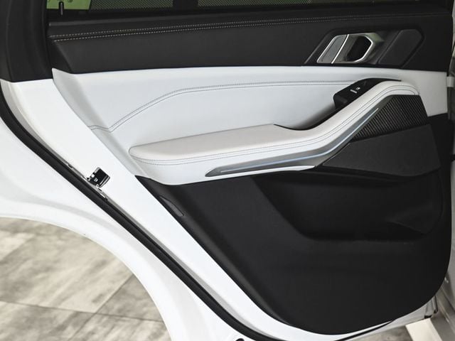 2025 BMW X5 M60i - 23039549 - 13