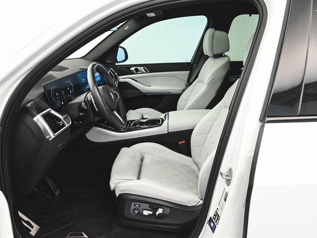 2025 BMW X5 M60i - 23039549 - 35