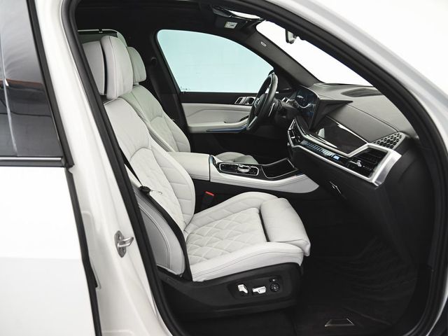 2025 BMW X5 M60i - 23039549 - 40