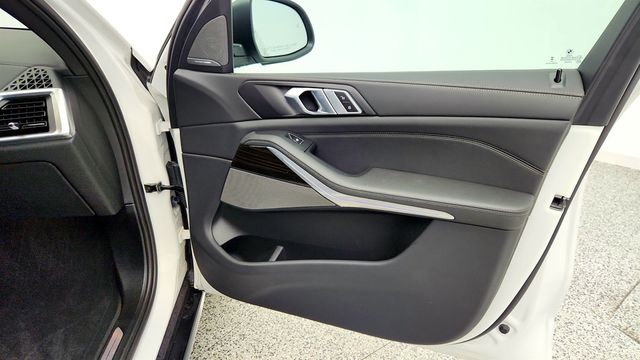 2025 BMW X5 xDrive40i SAV w/ Driving Assistance Pro & Climate Comfort Pkgs - 23010142 - 26