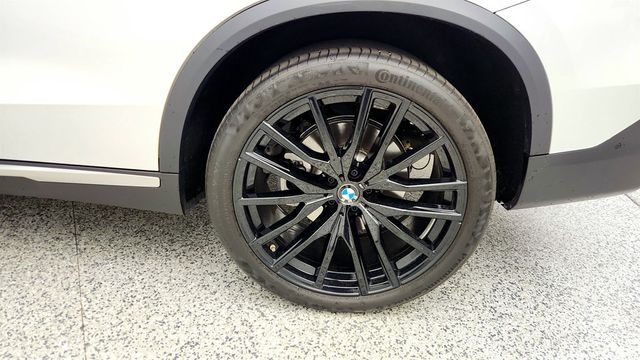 2025 BMW X5 xDrive40i SAV w/ Driving Assistance Pro & Climate Comfort Pkgs - 23010142 - 8