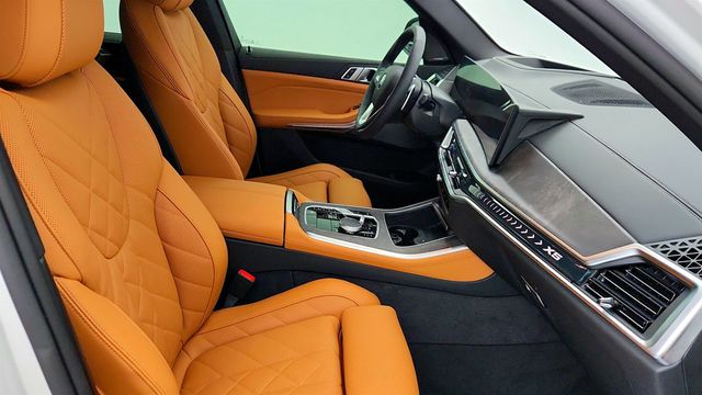 2025 BMW X5 xDrive40i SAV with Premium & Parking Assistance Packages - 22960763 - 23